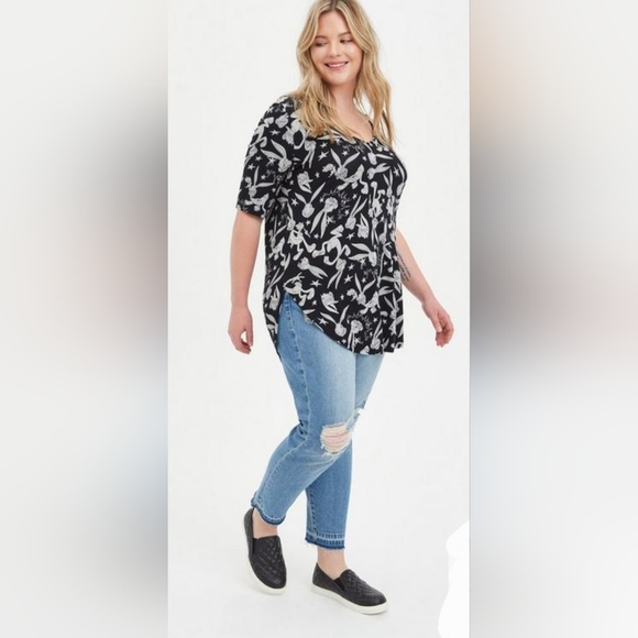 TORRID Looney Tunes Bugs Bunny Super Soft Favorite Tunic! NWT! - Picture 2 of 9
